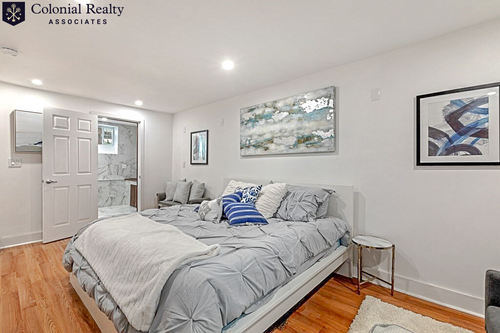 27 Swallow St, South Boston