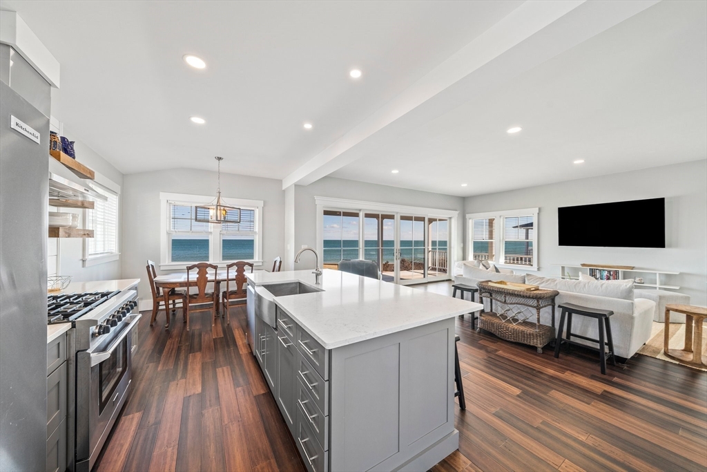 61 Gurnet Rd, Duxbury