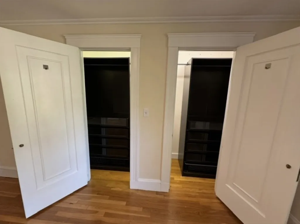 124 Langley Rd, Newton