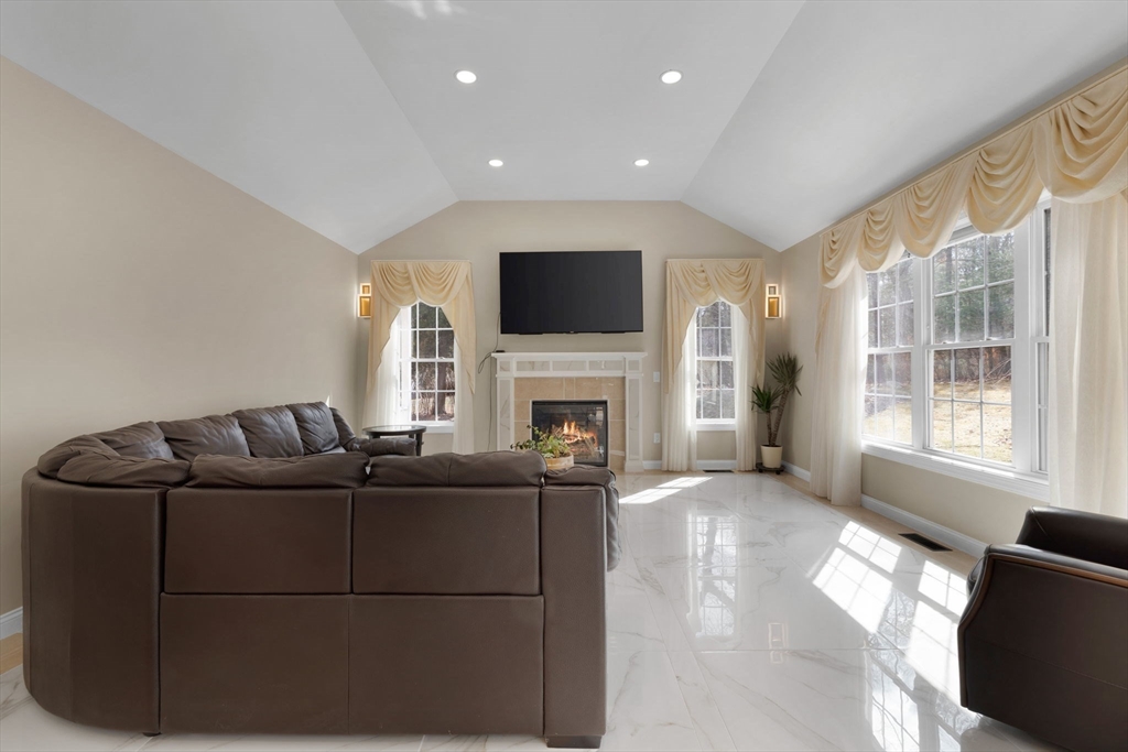 60 Shufelt Rd, South Walpole