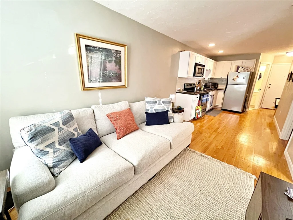 160 Cottage St, East Boston