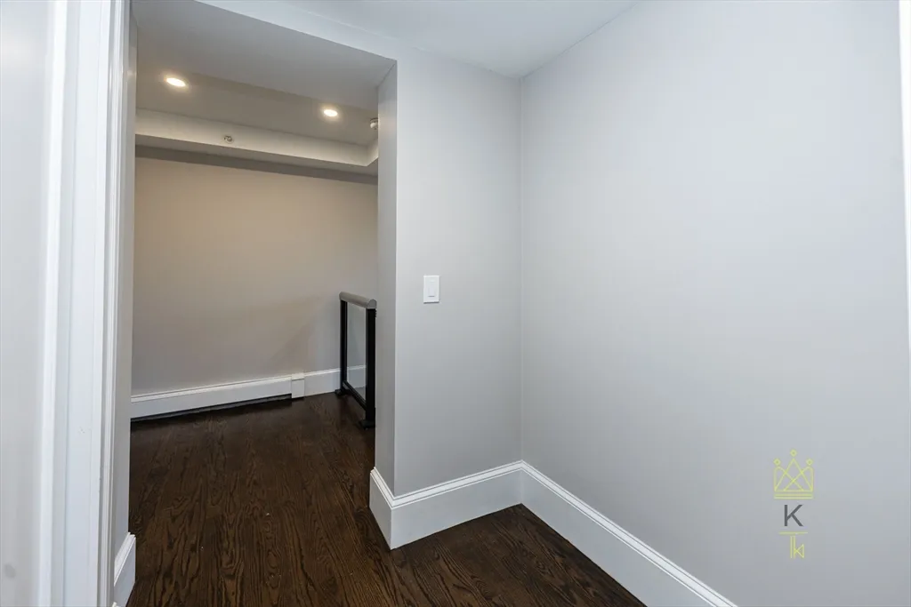 85 Regent St, Roxbury