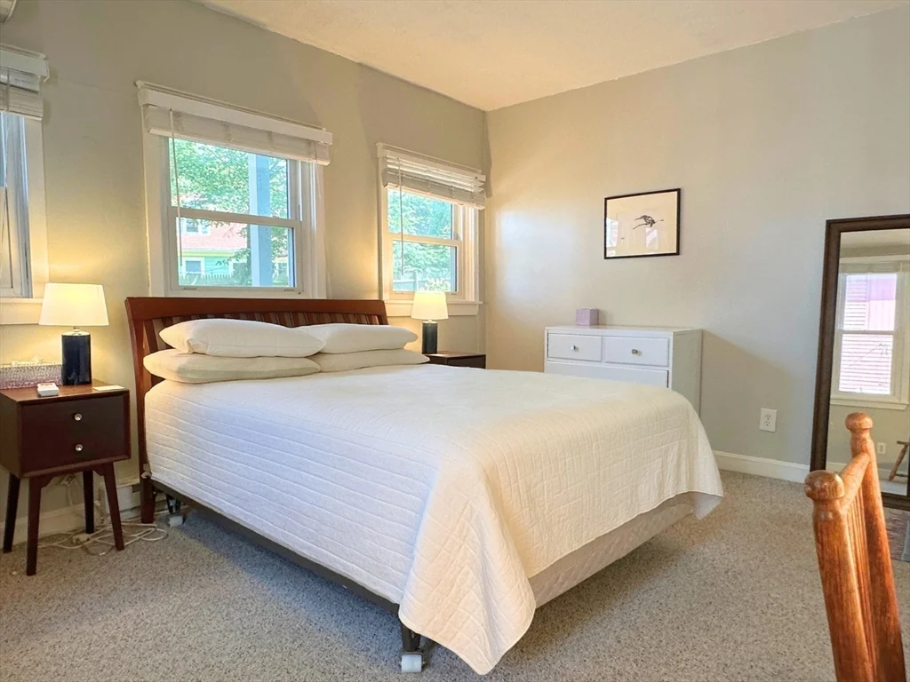 5 Pirate's Ln, East Gloucester