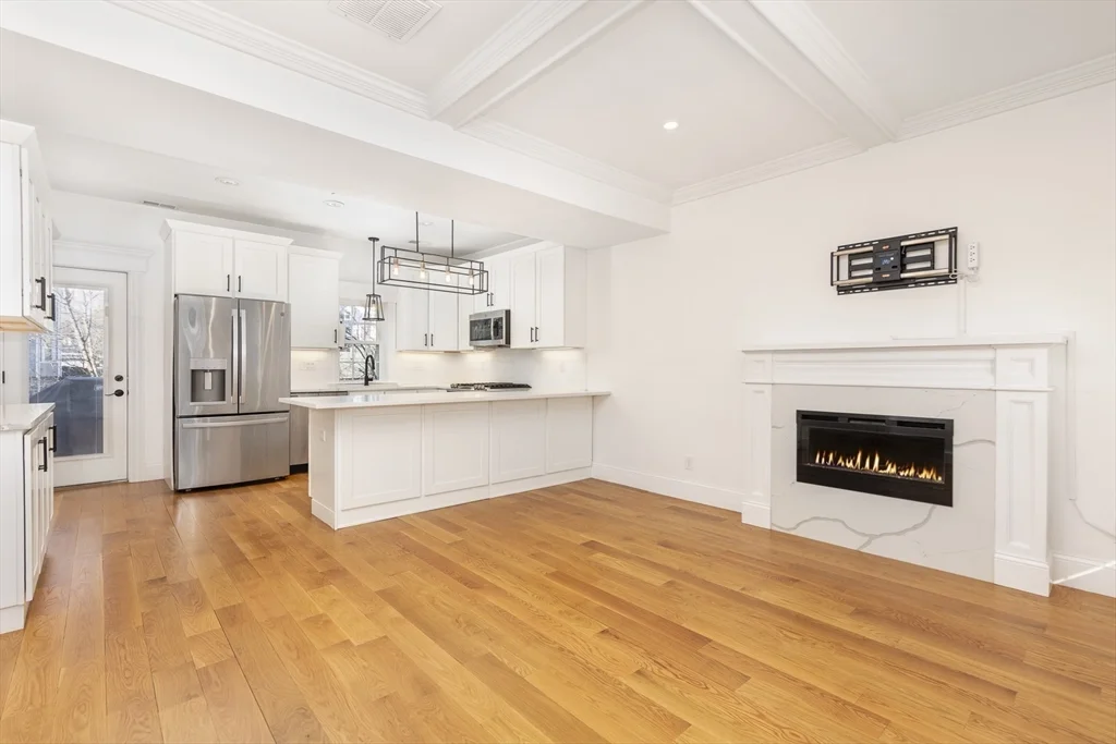 12 S Mason St, Salem