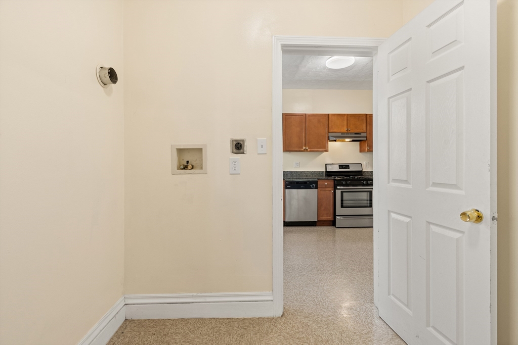 86 Winthrop St, Roxbury