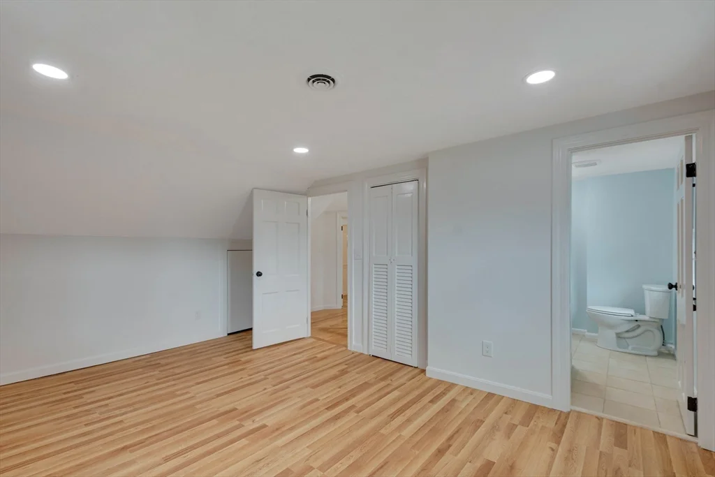 951 Main St, Lynnfield