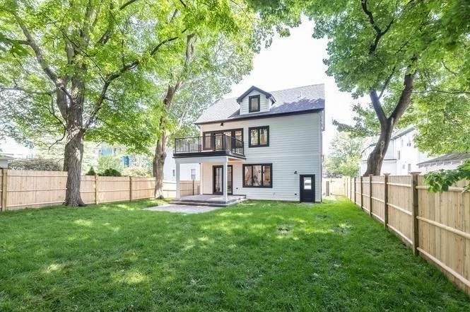 1597 Centre St, Newton Highlands
