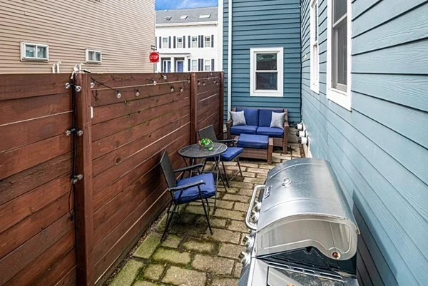 295 D St, South Boston
