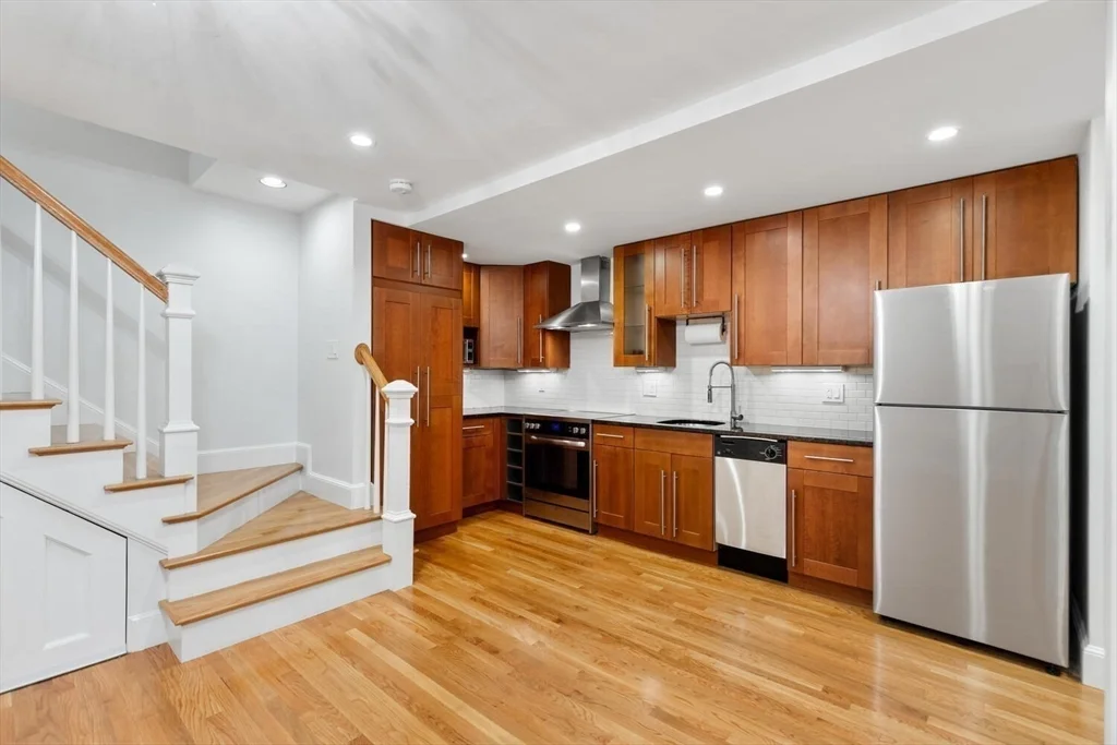 241 Beacon St, Back Bay