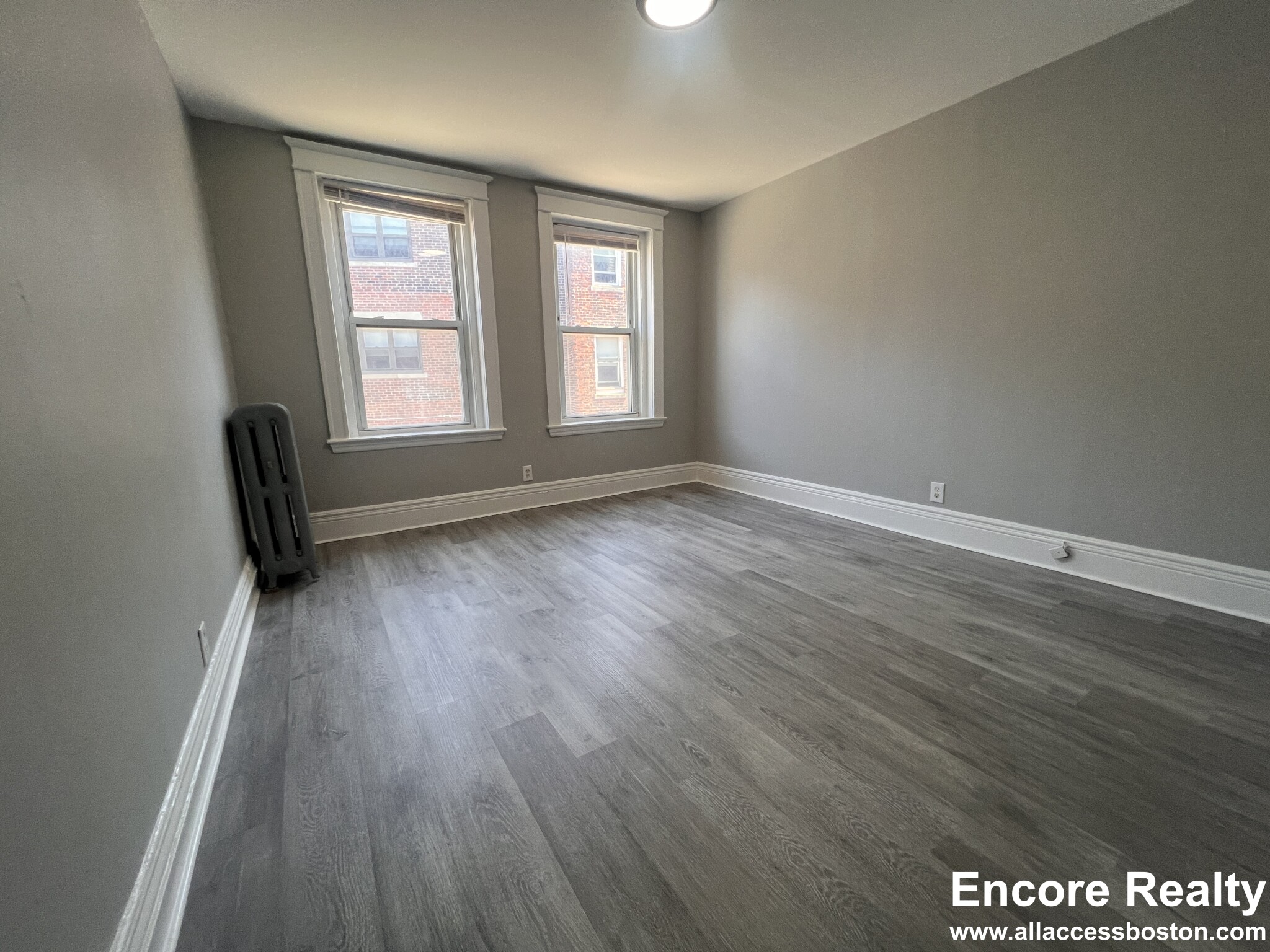 376 Riverway, Mission Hill