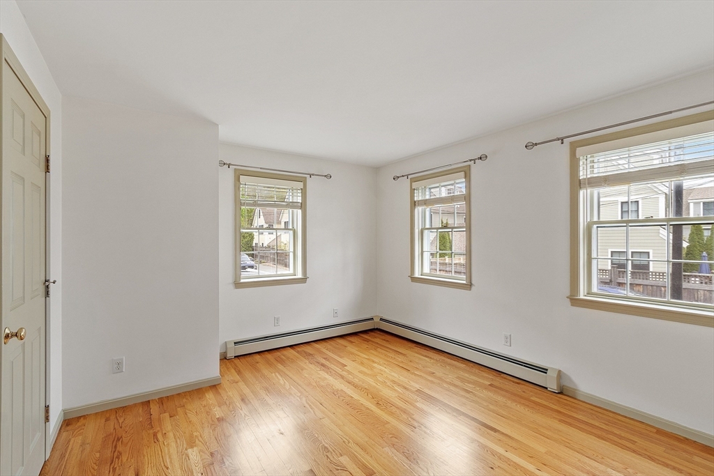 12 Morse Ct, Manchester