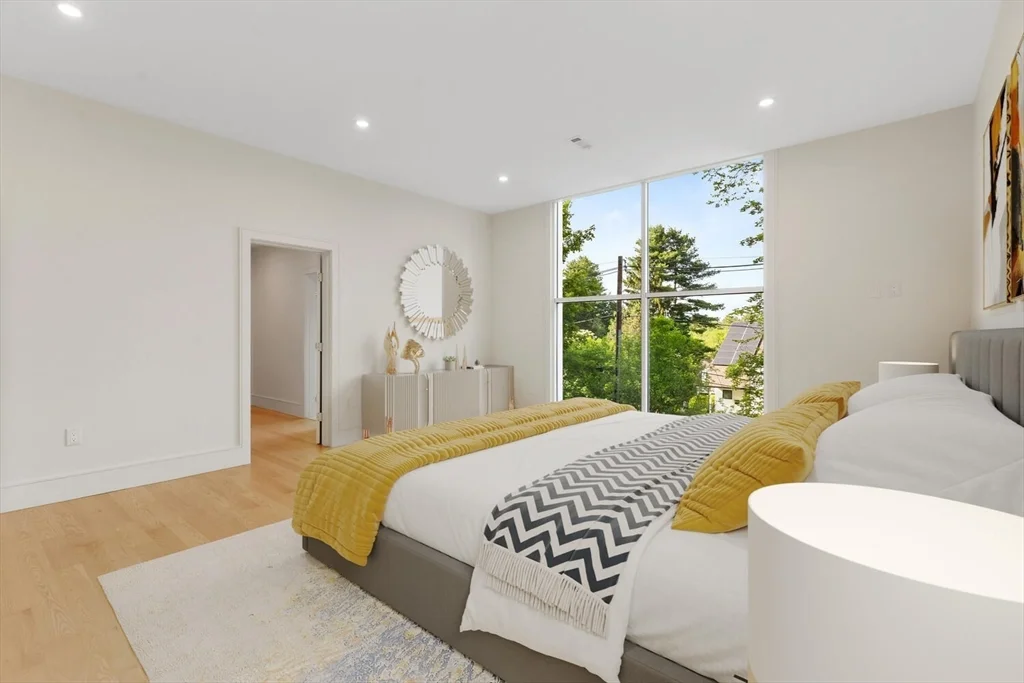 58 Chestnut St, Lynnfield