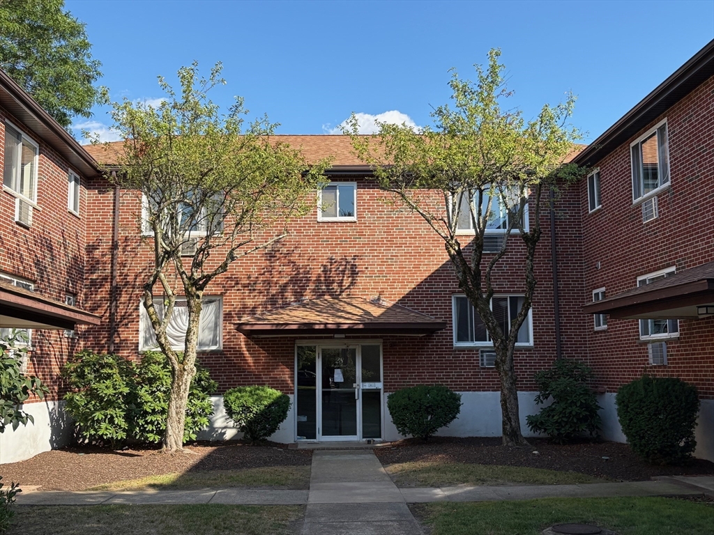 28 Bryon Rd, Chestnut Hill