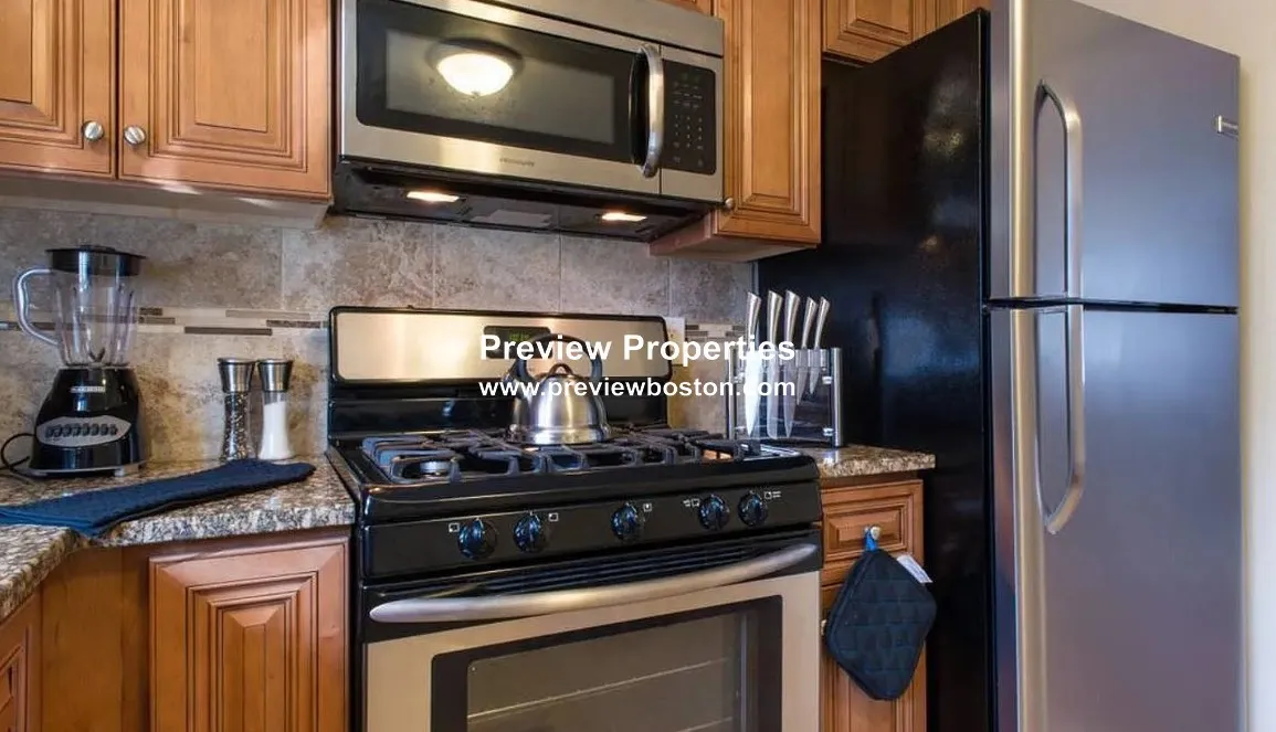 37 Oxford Circle, Belmont