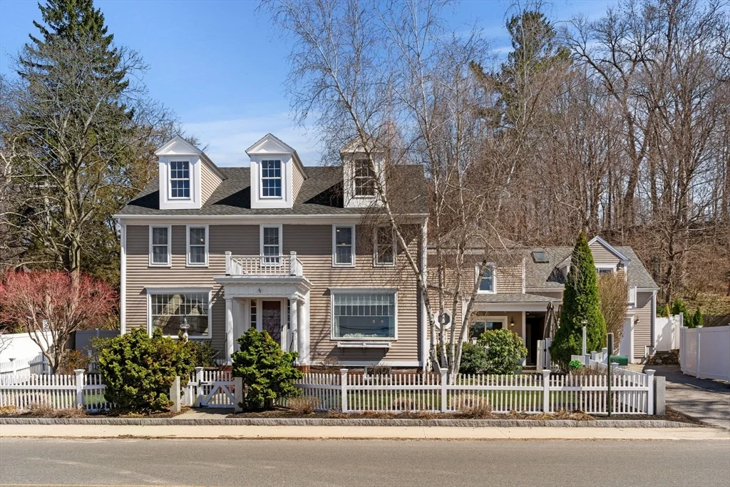 452 Main St, Amesbury