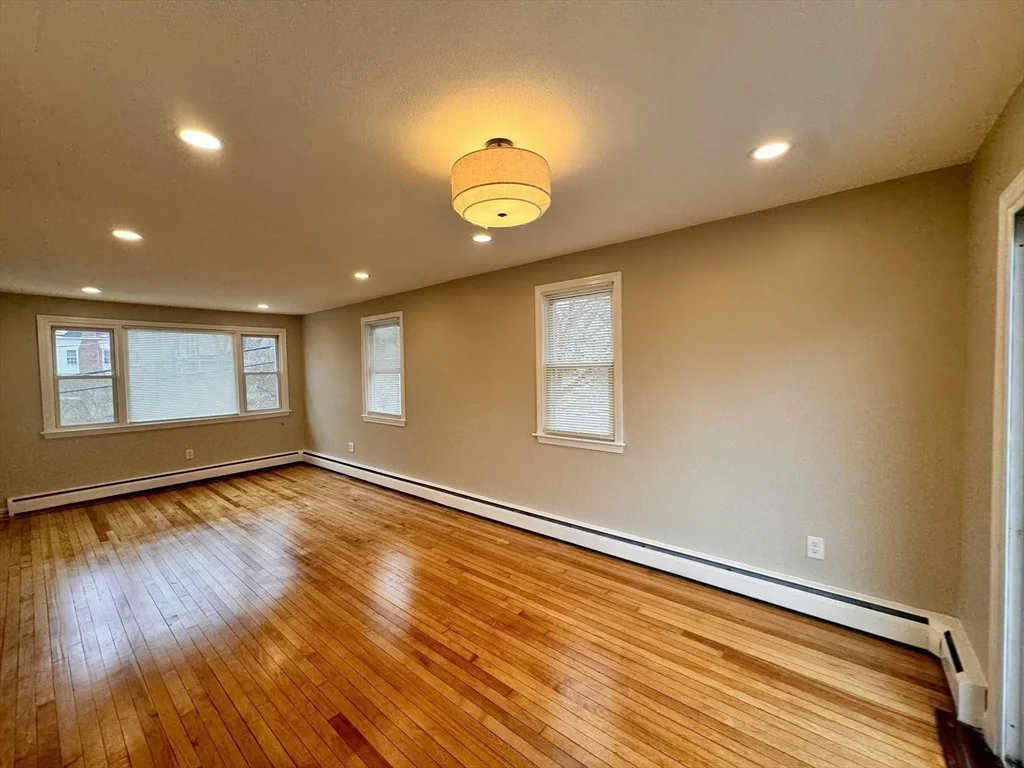 34 Gates Ln, Worcester