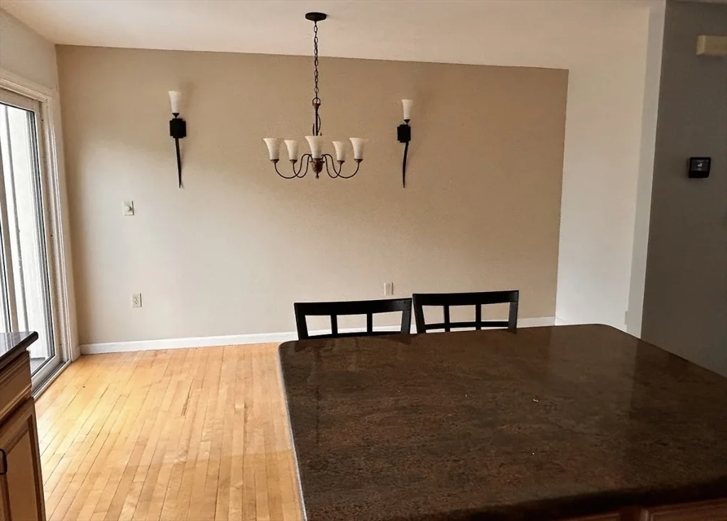 8 Gates Rd, Worcester