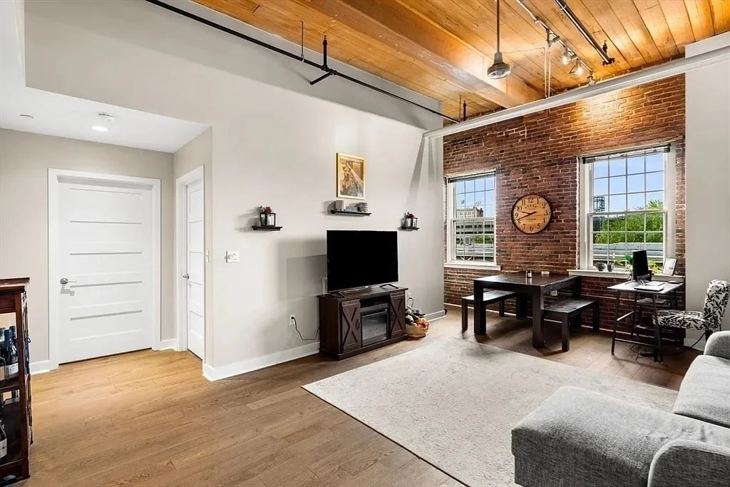 130 John St, Downtown