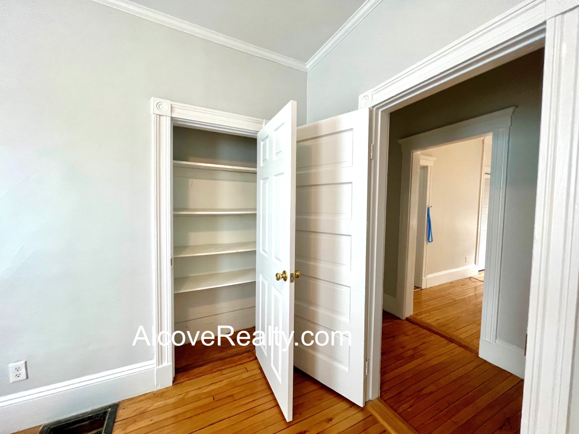 15 Farragut Ave, West Somerville