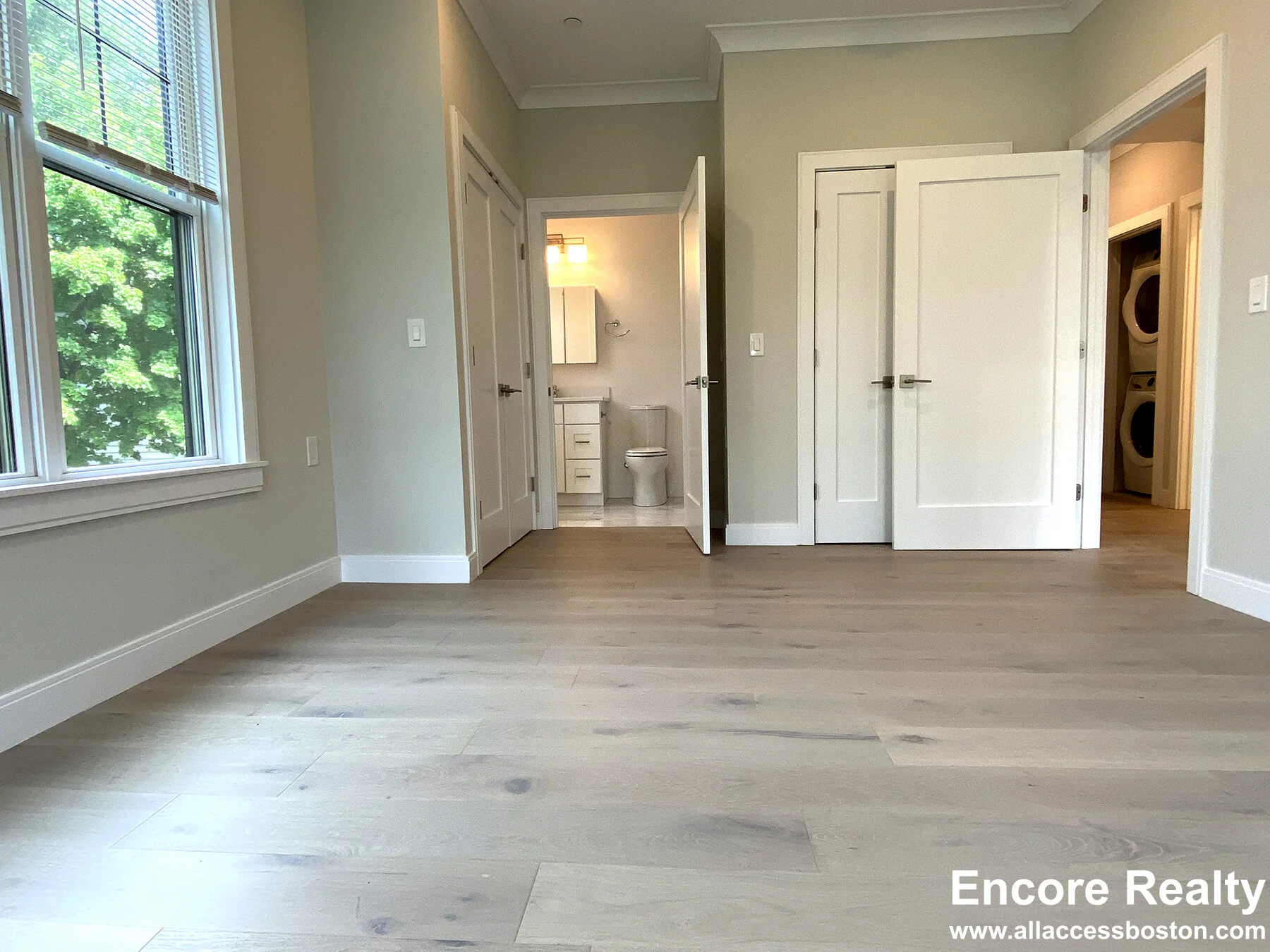 32 Cummins Highway, Roslindale