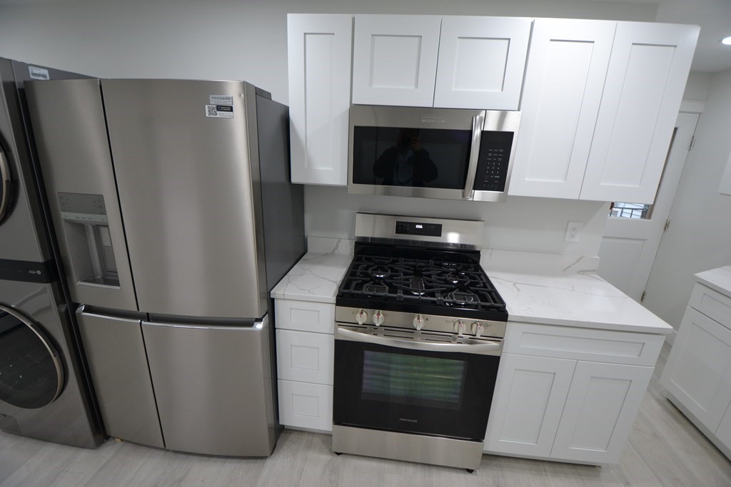 15 Avalon St, Revere