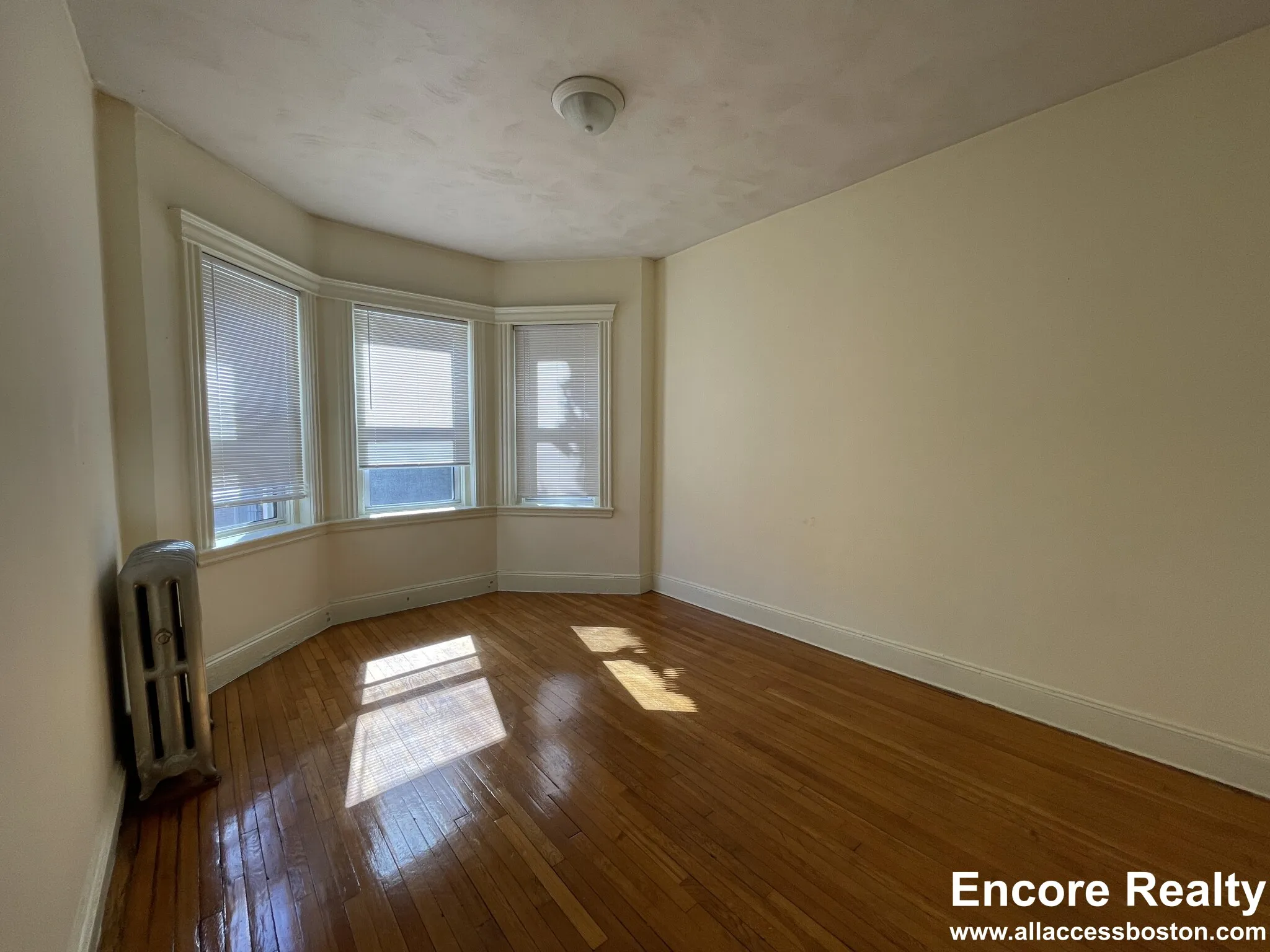 124 Peterborough St, Fenway