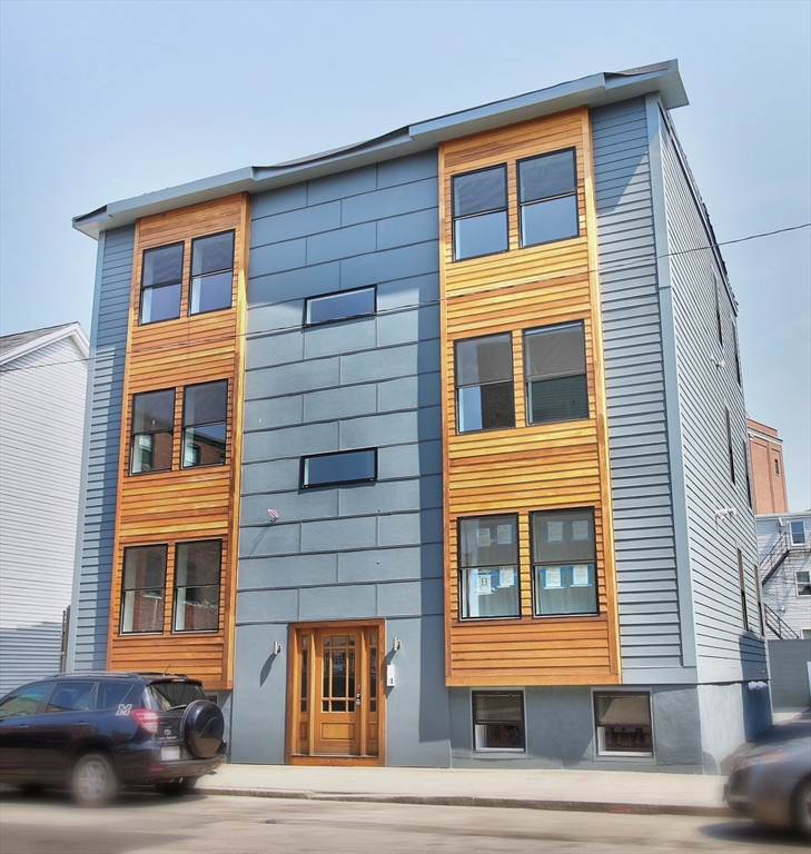 65 Border St, East Boston