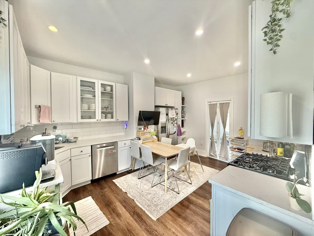 13 Schuyler St, Roxbury