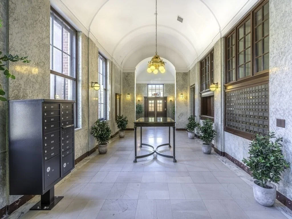 6 Main St Ext, Downtown