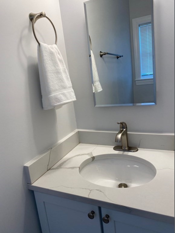 3 bed, 3.5 bath apartment for rent at 16 Walnut St Unit 1, Tufts University — photo 16 of 17