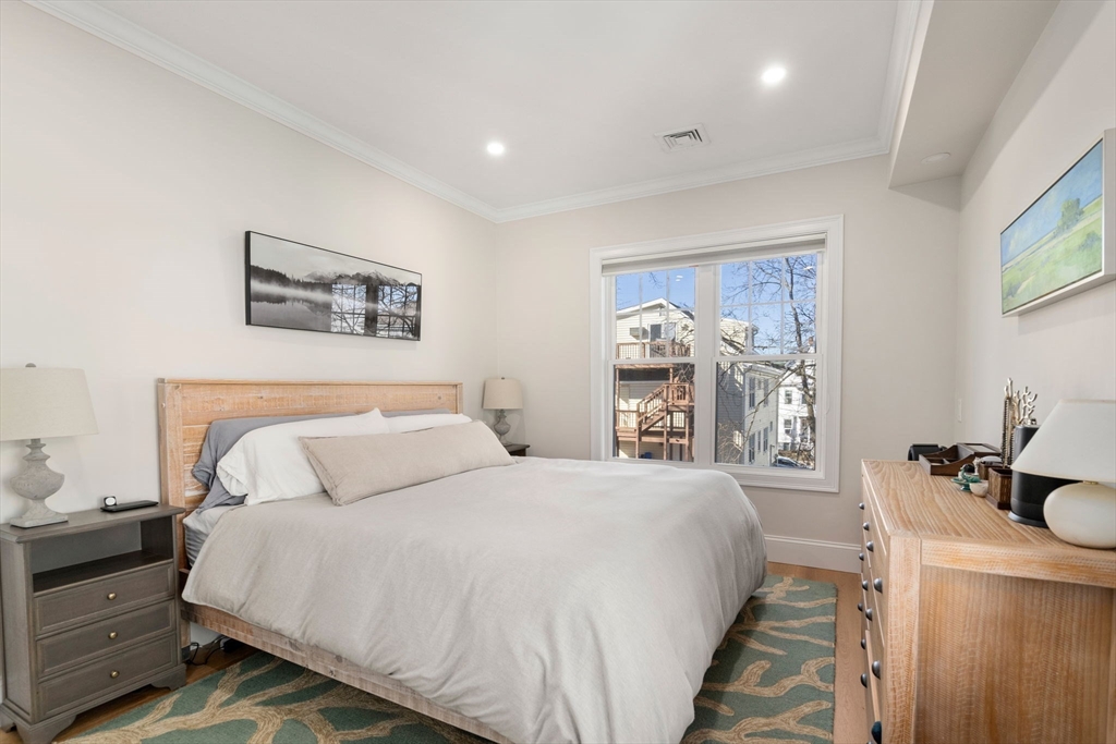 3 bed, 2.5 bath apartment for rent at 14 Norumbega St Unit 14, Strawberry Hill — photo 1 of 19