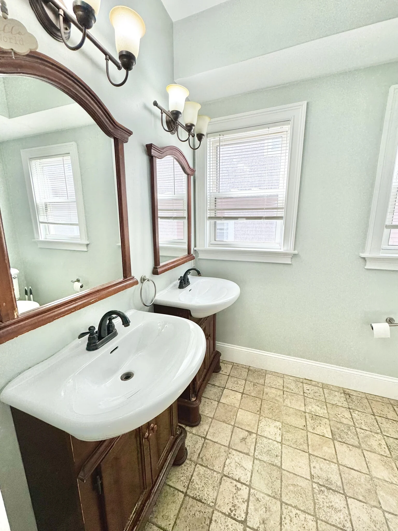 180 Hillside St, Mission Hill