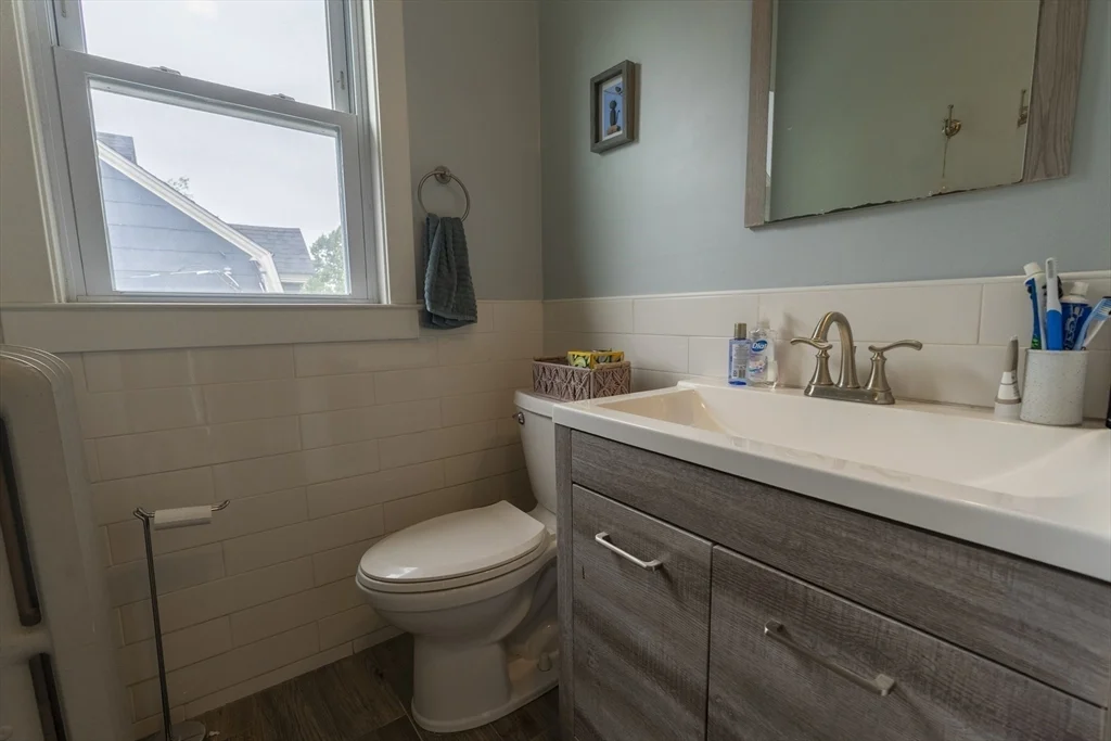 15 Castleton St, Jamaica Plain