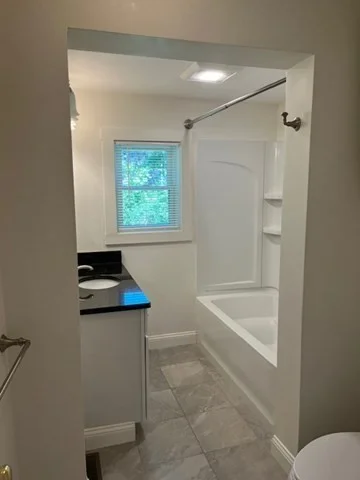 82 Pleasant St, Ayer