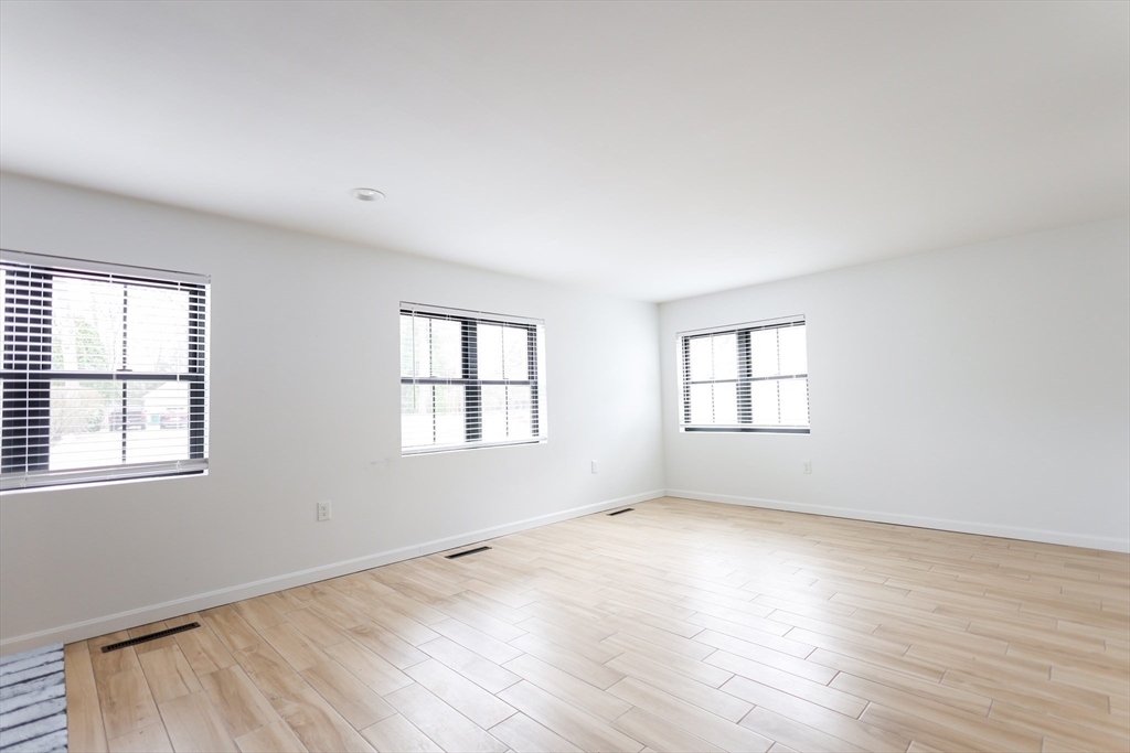 321 Nichols St, Norwood