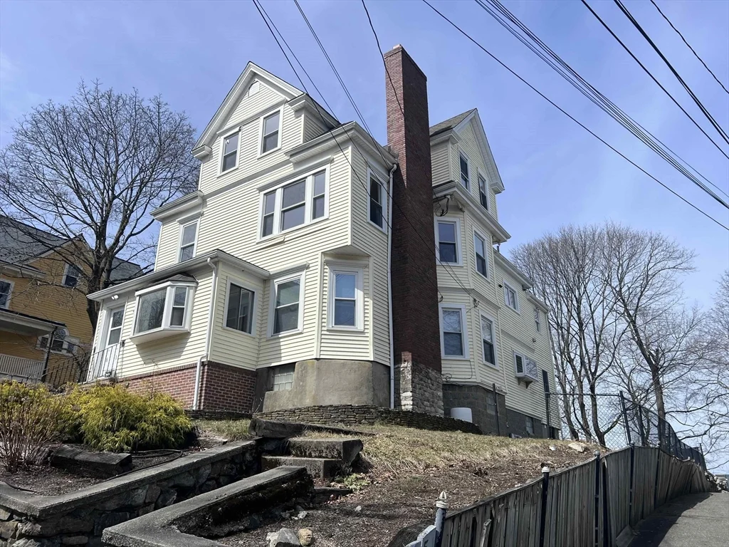 61 Wollaston Ave, Arlington