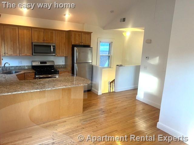 24 Pinckney St, Sullivan Square
