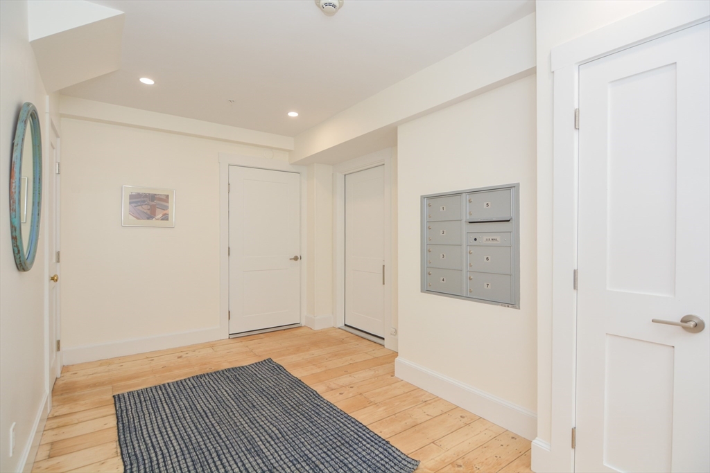 9 State St, Marblehead