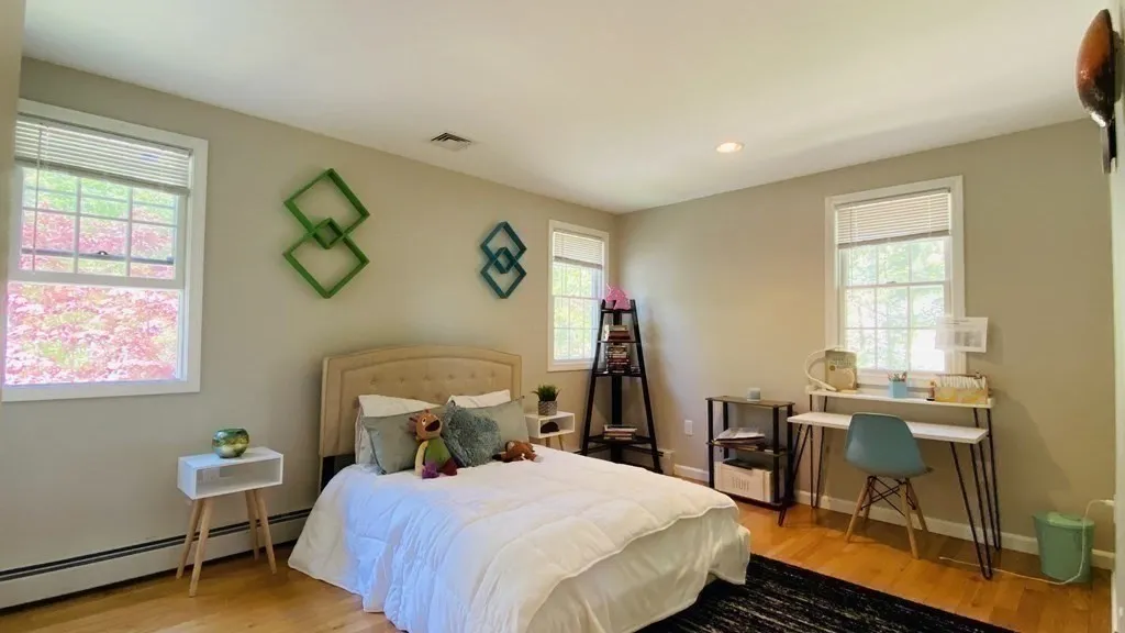 29 Burke Ln, Wellesley