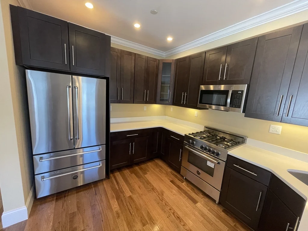 7 Wendell Pl, South Boston