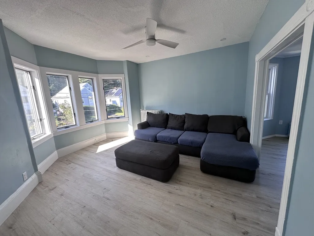 27 Prescott Ave, Chelsea