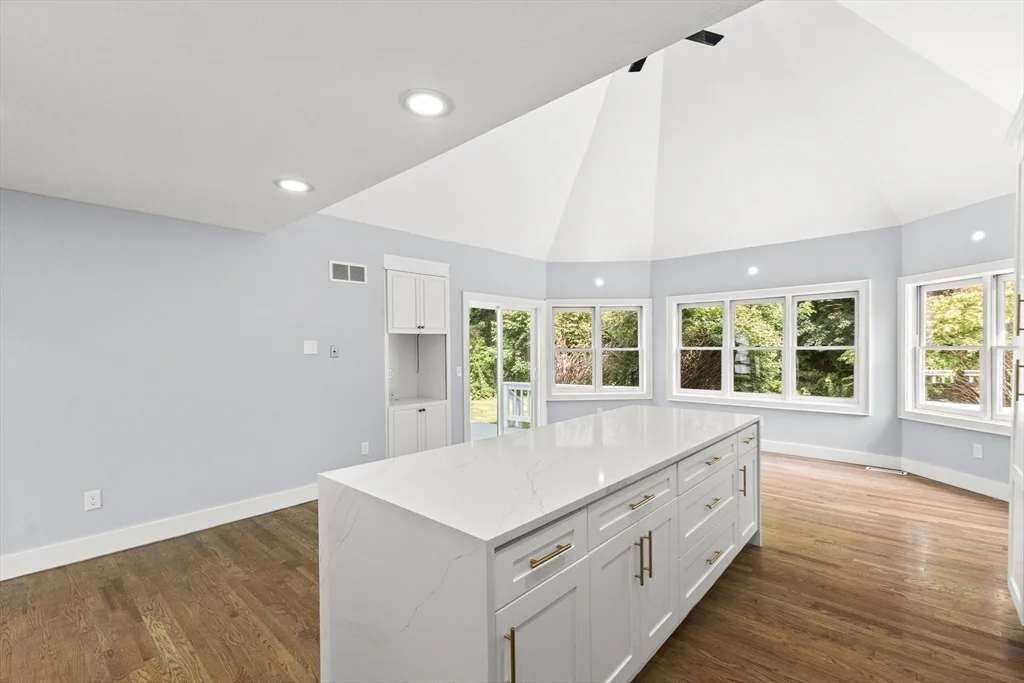 24 Country Club Dr, Plymouth