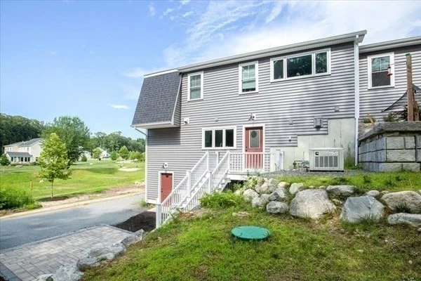14 Norway Farms Dr, Norfolk