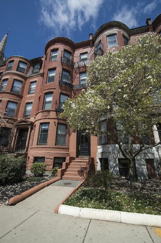 868 Beacon St, Fenway