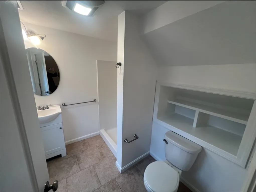 265 Dunstable Rd, Tyngsborough