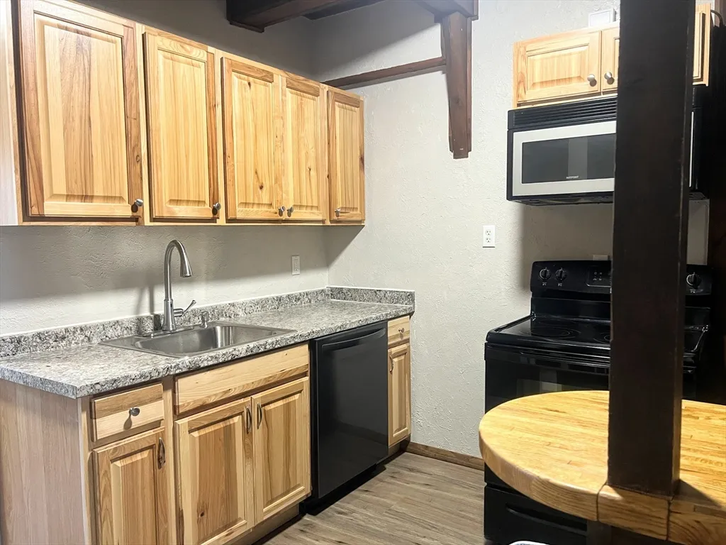 888 Salem St, Groveland