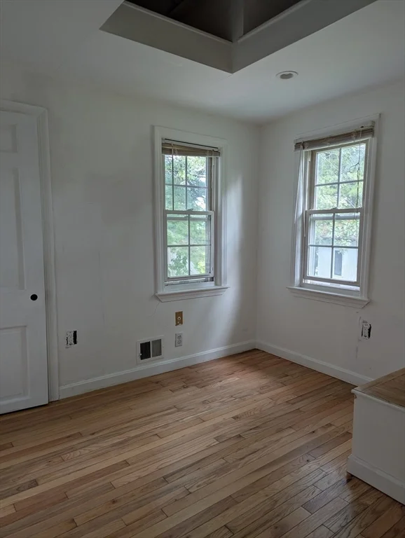 144 Lake Shore Dr, Weymouth