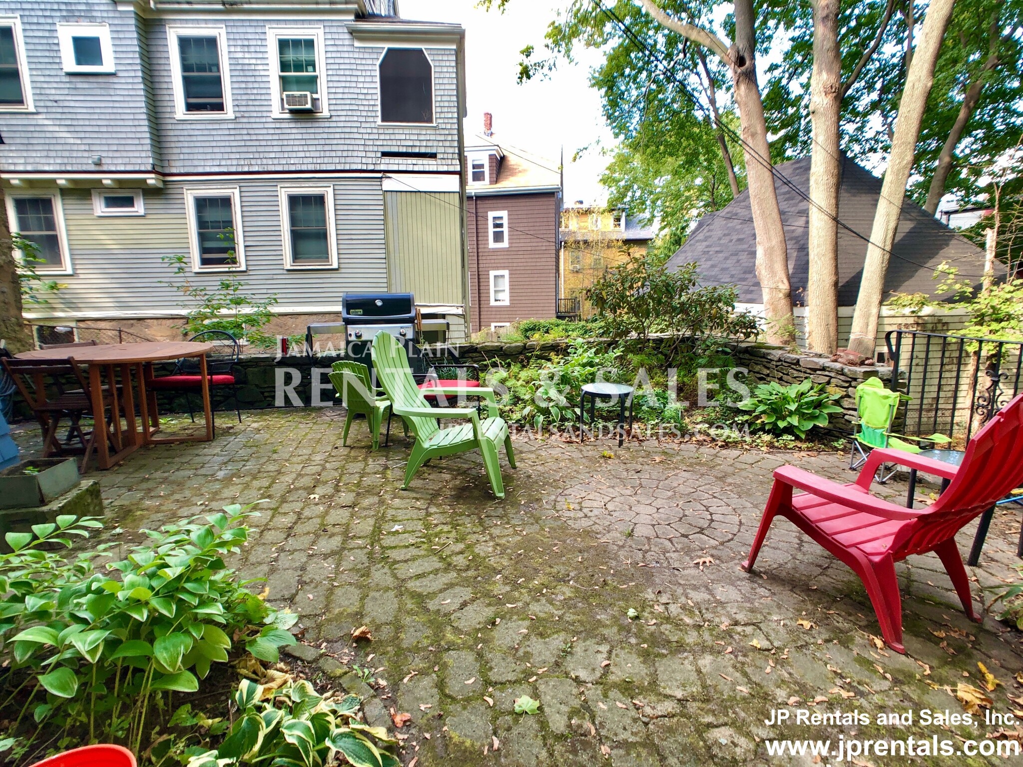 16 Oakview Ter, Jamaica Plain