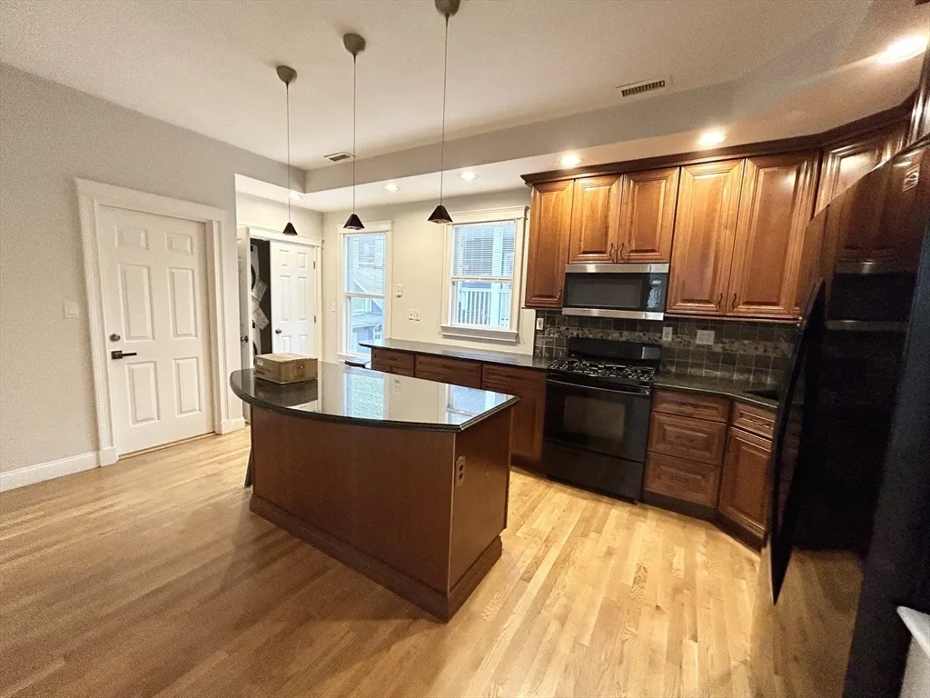 12 Buttonwood, Boston