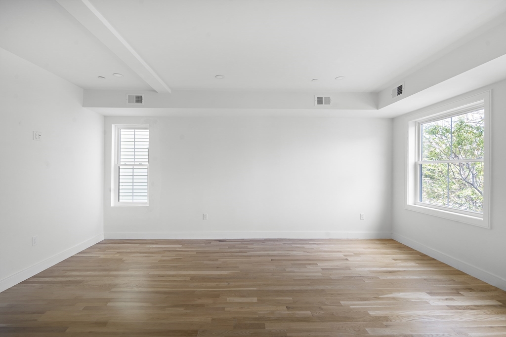 298 Maverick St, East Boston